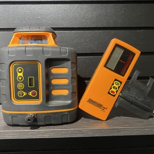 Johnson 40-6539 Laser Level Rotary w/ Tripod - Measuring Stick Accs in Hard Case