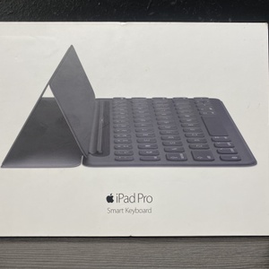 Apple A1772 iPad Pro 9.7" Smart Keyboard (Unopened)