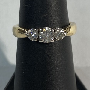  YG 14kt 4.08g Ring 33pt Main - 2 15pt Sides - S7