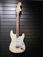 Squier Affinity Guitar Electric Cream 6-String - No Case 