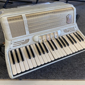 Gretsch La Tosca Riviera Accordion In Hard Case 