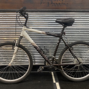 Columbia Mountain Bike Northway Fe Blk / Wht 20" Frame w/ 26" Tires 