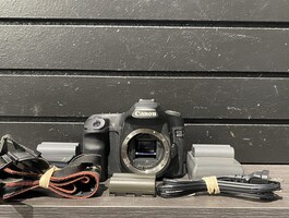CANON Camera DS126171 - DSLR 10.1MP - Four Batteries - Two Chargers - No Case
