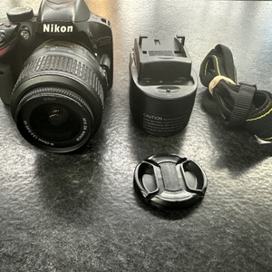 NIKON D3200 Camera (Photo) DSLR DSLR 24.2MP w/ 18-55mm Lens & One Battery & Char