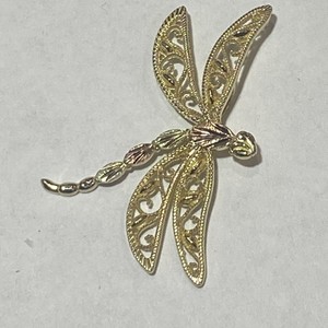  BHG 10kt 1.90g Pendant Dragonfly w/ 4 Leaves - No Chain