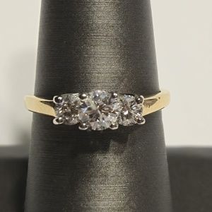  YG 14kt 3.55g Ring W/ 50pt Main & Side Dias - S7