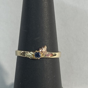  BHG 10kt 1.42g Ring W/ 2 Leaves & Blue Stn - S7
