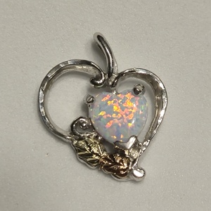  BHS 925 1.40g Pendant Heart w/ Opalescent Stn & 2 Leaves - No Chain