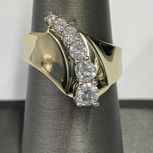  YG 10kt 4.79g Ring w/ 6 Ascending Dias - S7    Consignment