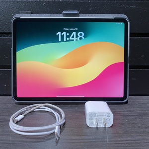 Apple Tablet MTXP2LL/A 64GB iPad Pro (Gen 1) W/ Charger In Case 