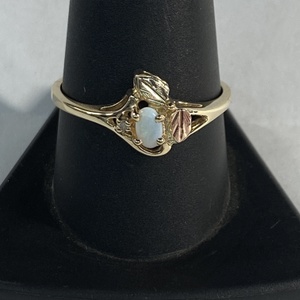  BHG 14kt 2.23g Ring w/ Wht Stn & 2 Leaves - S10.5 