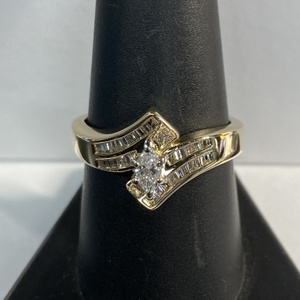  YG 14kt 5.24g Ring 20pt Marq Main & Side Dia Baggettes - S9 