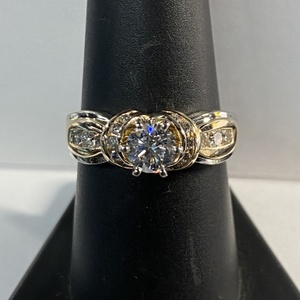  YG 14kt 6.66g Ring W/ 66pt Rnd Main - Side Dias - S8