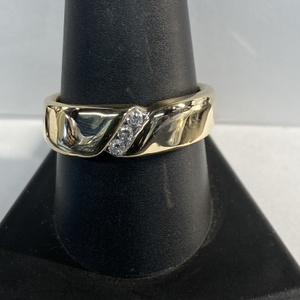 YG 10kt 4.58g Ring w/ 3 Dias - S9.5