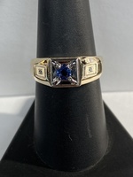  YG 10kt 4.06g Ring W/ Blue Stn - S8