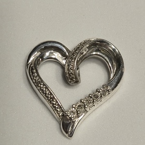  Silver 925 3.64g Pendant Heart w/ Dias - No Chain