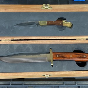  Knife Two In Wooden Box 