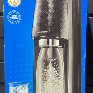 SodaStream Fizzi CO2 infuser in Box 