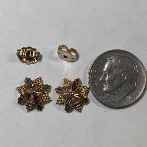 BHG 10kt 1.32g Earrings Studs - 8 Leaves & 4 Grapes