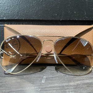 Raybans Sunglasses Aviator (Light Scratches)