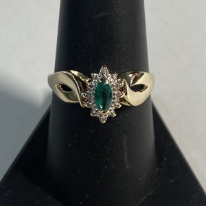  YG 14kt 2.40g Ring w/ Green Marq & Dias - S 8.5