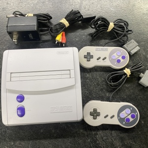 Nintendo SNS-101 SNES W/ 2 Conts & Cords