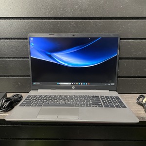 HP 255 G9 Ryzen 5 5625U - 8GB Ram - 256GB SSD - 11 w/ Charger