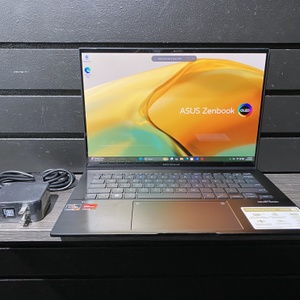 Asus Zenbook 14 Laptop Ryzen 7 7730U - 16GB RAM - 500GB SSD - Win11 - w/ Charger
