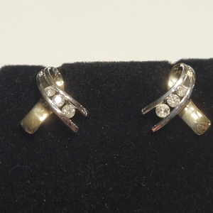 Two-Tone 10kt 2.40g Earrings Ribbon Design w/ 3 Dias 