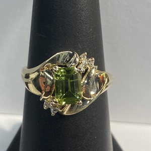  YG 14kt 3.12g Ring w/ 97pt Green Stn & Dias - S7.5 (Consign#29) 