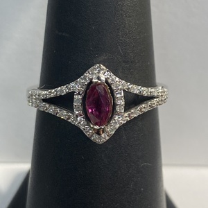  WG 10kt 2.14g Ring W/ Red Marq & Dia Surrounds - S7 (Consign#28) 