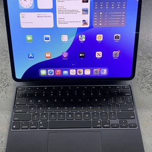 Apple A2925 (2024) Tablet 512gb Ipad Pro 13" (M4) w/ Smart Keyboard