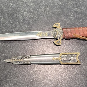  9" Dagger w/ Sheath 