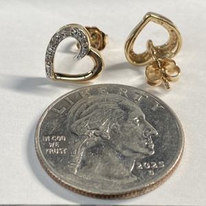  YG 10kt 1.81g Earrings Heart Studs w/ Dias 