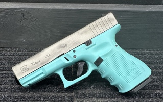 Glock Pistol Semi-Auto 9 Cal. 19Gen4 Two-Toned w/ 3 Mags in Case