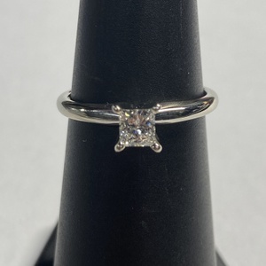  WG 14kt 2.15g Ring 33Pt Princess Soli - S5