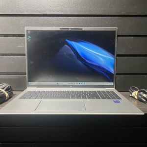 HP 860 G10 i7 G13 - 16GB RAM - 256GB SSD - Win 11 w/ Charger