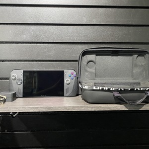 Asus RC72LA-ALLYX.Z1X Console ROG Ally X - 24GB RAM - 1TB SSD w/ Charger In Case