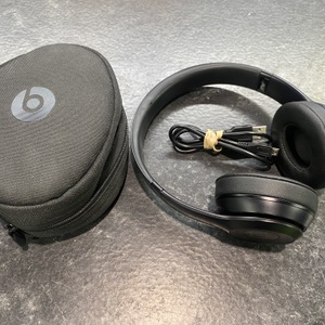 Beats A1796 Headphones Bluetooth Solo 3 Wireless w/ Case 
