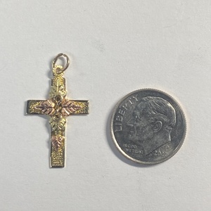  BHG 10kt 1.11g Pendant Cross w/ 5 Leaves - No Chain