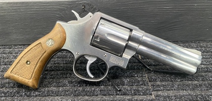 Smith & Wesson 681 - Revolver - Double - .357 Mag - Wood Grips - 6 Shot