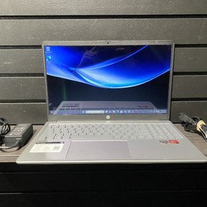 HP 15-FC0025DX Ryzen 5  - 8GB RAM - 500GB SSD - 11 w/ Charger