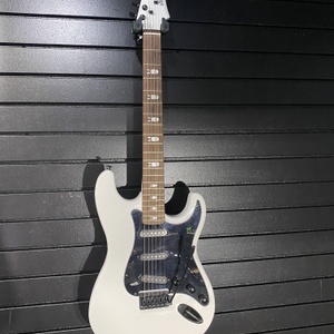 Hard Luck Kings Bombshell Guitar Electric White/Black 5-String - No Case 