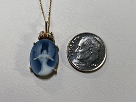  BHG 10kt 2.58g Pendant 2 Leaves - Angel Cameo w/ 22" Chain 