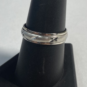  1.82g Unknown Metal Ring w/ Pressed Design - S9
