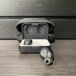 Plugfones Sovereign Headphones Earbuds w/ Case In Box 