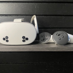 Meta P97 VR (Virtual Reality) 128GB Quest 3S w/ Two Controllers 