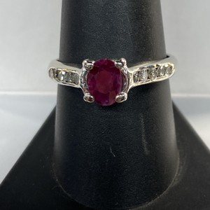  WG 14kt 5.07g Ring w/ Red Stn & Dias - S9.5