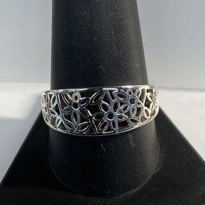  Silver 925 4.08g Ring w/ Floral Design - S10