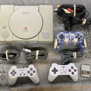 Sony SCPH-1001 Playstation 1 w/ 3 Controllers & Cords & Memory Card 